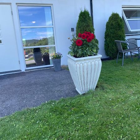 Leilighet Ved Sjoen Med Strand Apartment Пошгрун Екстериор снимка