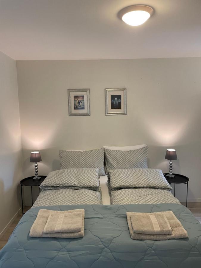 Leilighet Ved Sjoen Med Strand Apartment Пошгрун Екстериор снимка