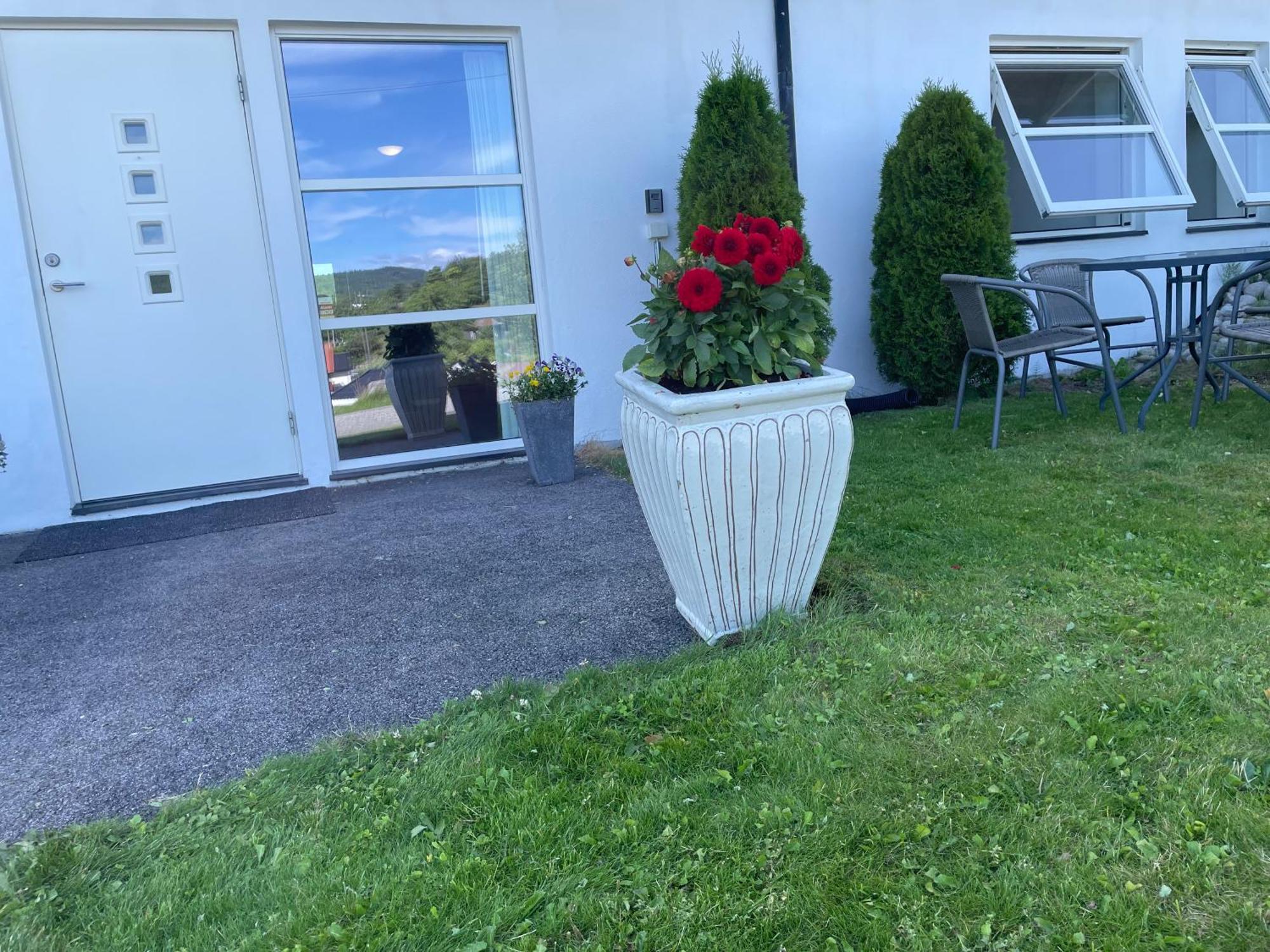 Leilighet Ved Sjoen Med Strand Apartment Пошгрун Екстериор снимка
